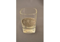 Păhărel pentru alcool pătrat cu plăcuţă metalică Castelul Corvinilor